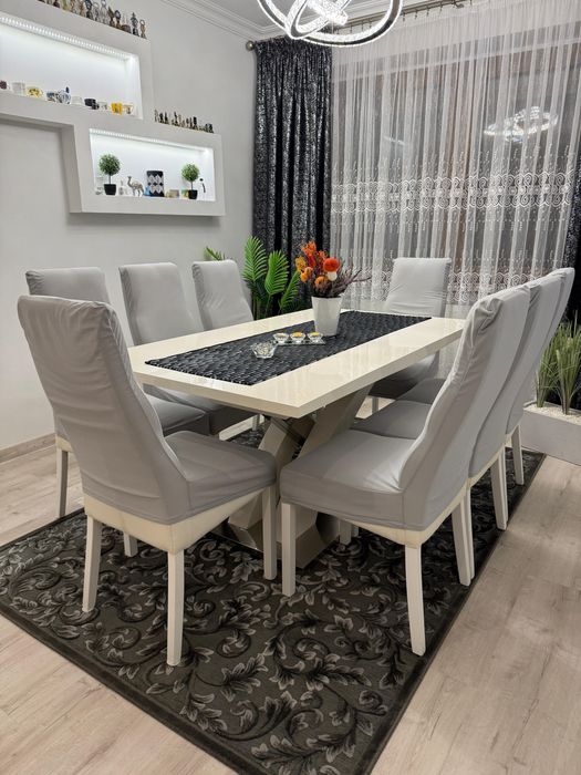 8 krzeseł do jadalni + pokrowce gratis