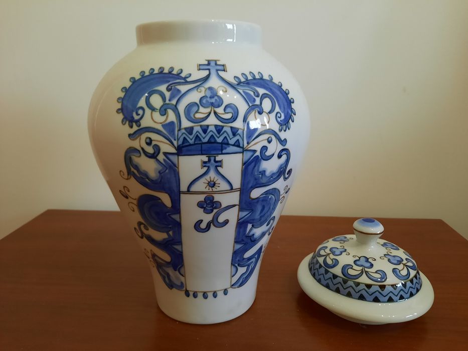 Jarra em procelana de Viana do Castelo