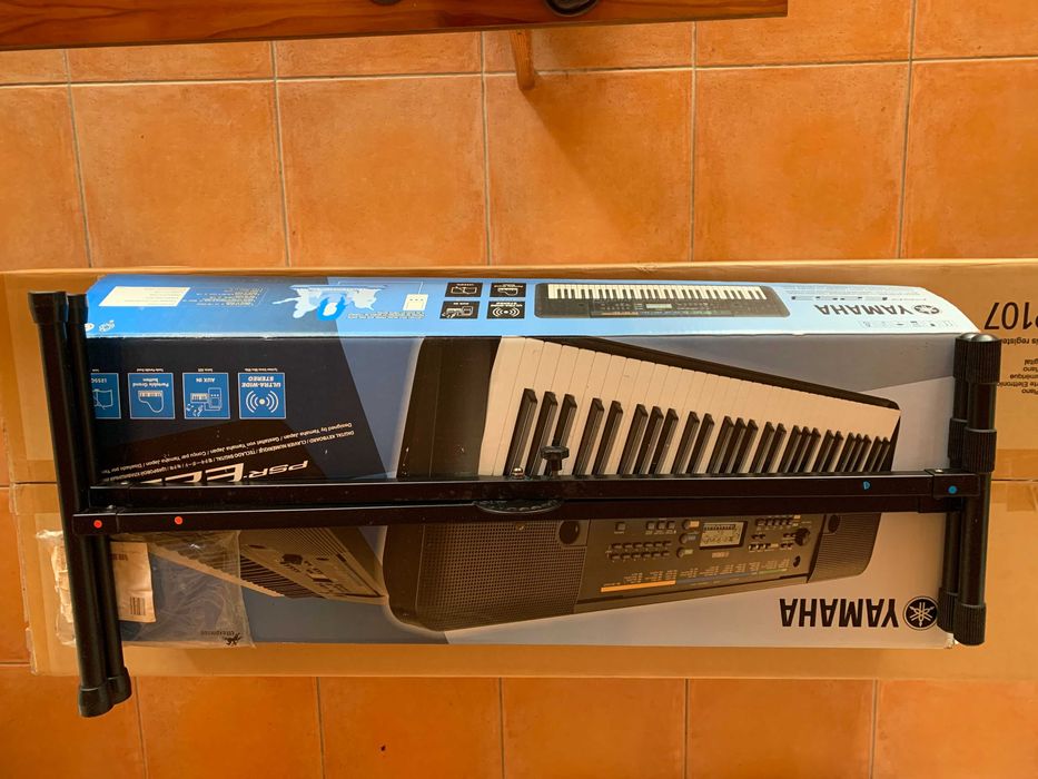Teclado Yamaha PSR-E253
