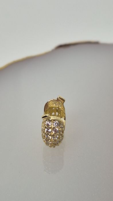 Nowy złoty charms stoper białe cyrkonie p. 585