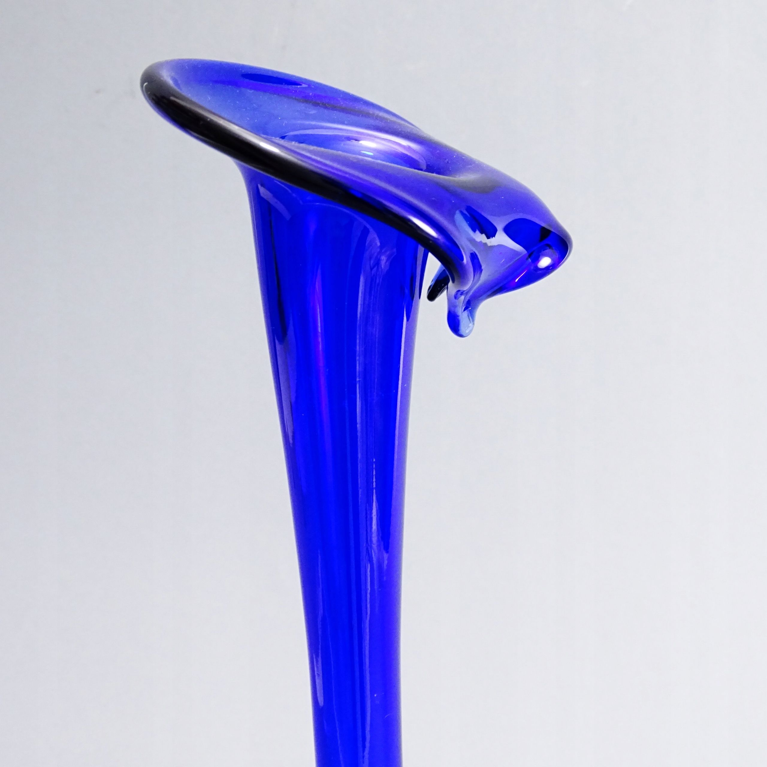 vintage wysoki ręcznie dmuchany niebieski szklany wazon