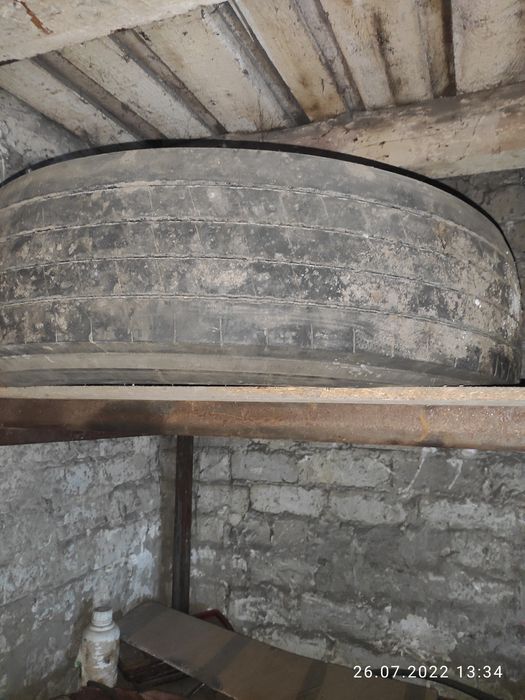 Шини на вантажівку