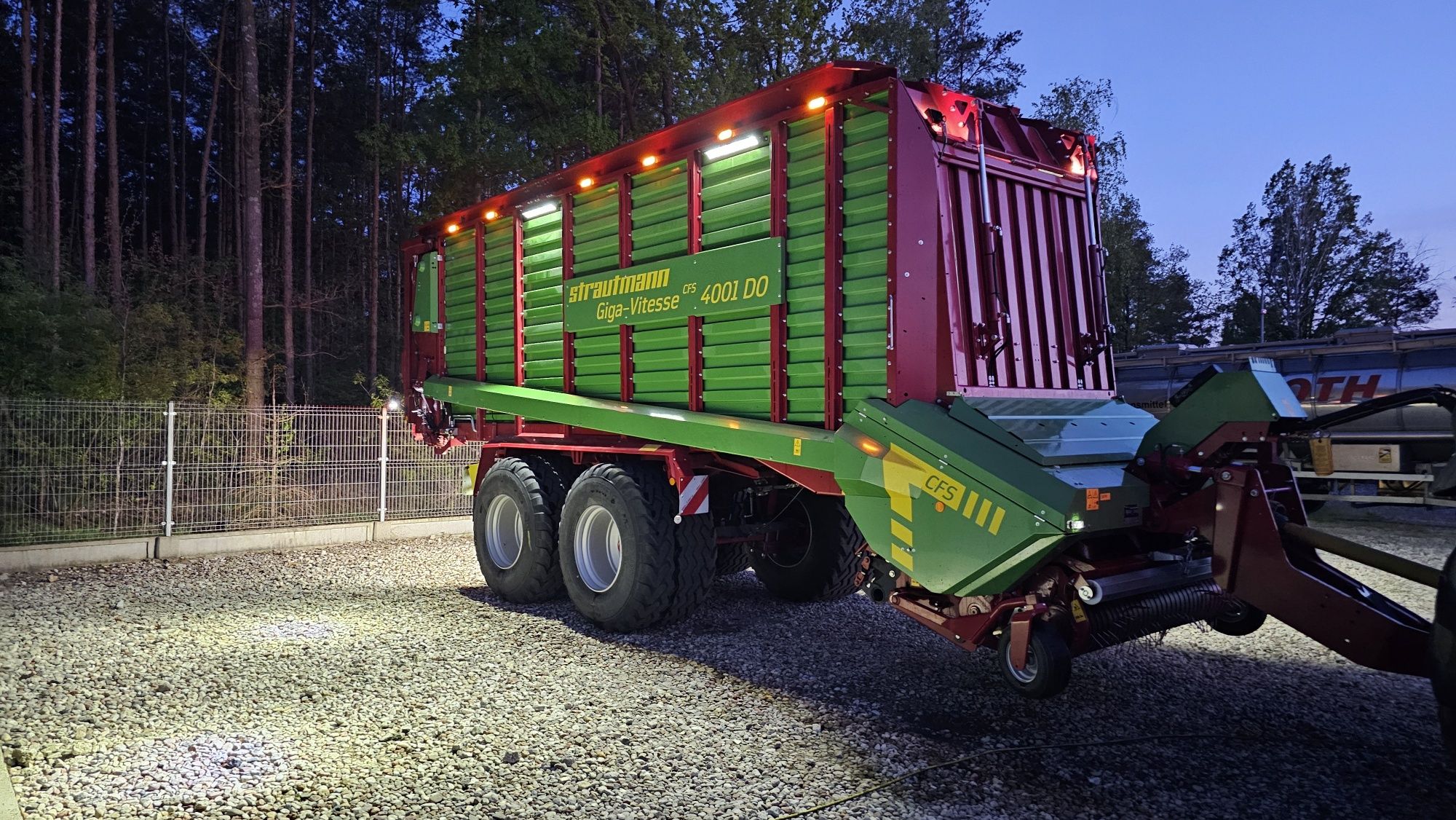 MPway - zbiór traw przyczepami samozbierającymi (Fendt + Strautmann)
