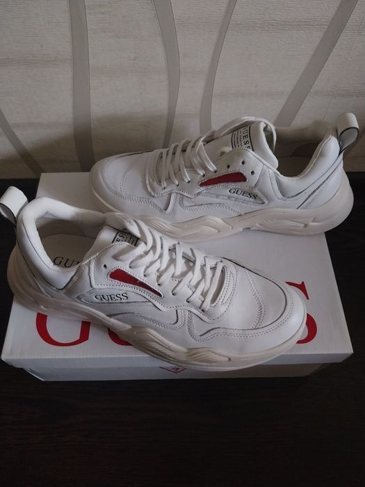 Кроссовки guees.