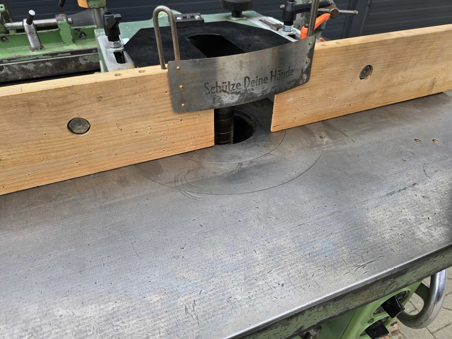 Frezarka dolnowrzecionowa z wózkiem bauerle