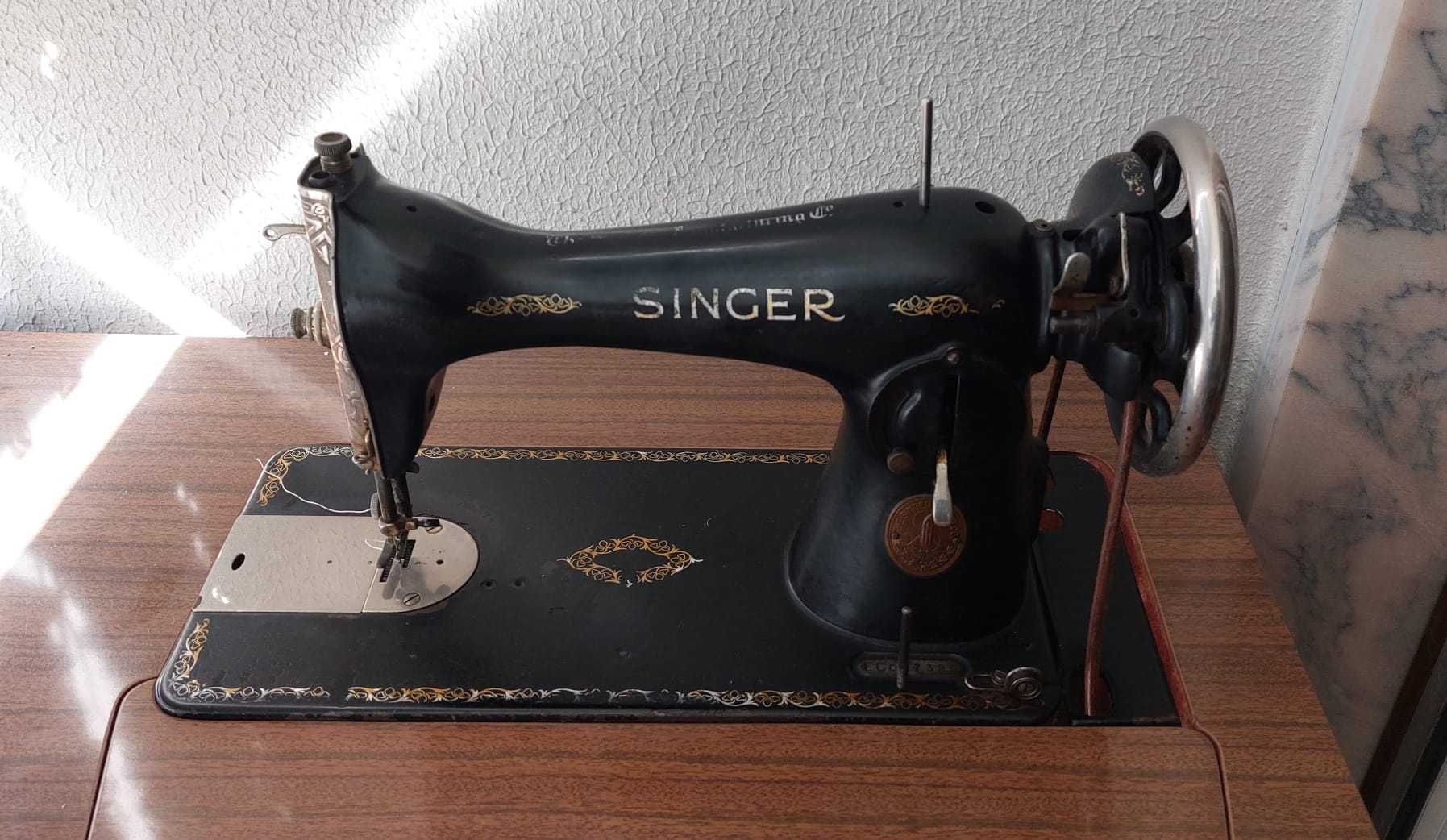 Maquina de Costura Vintage da Marca SINGER