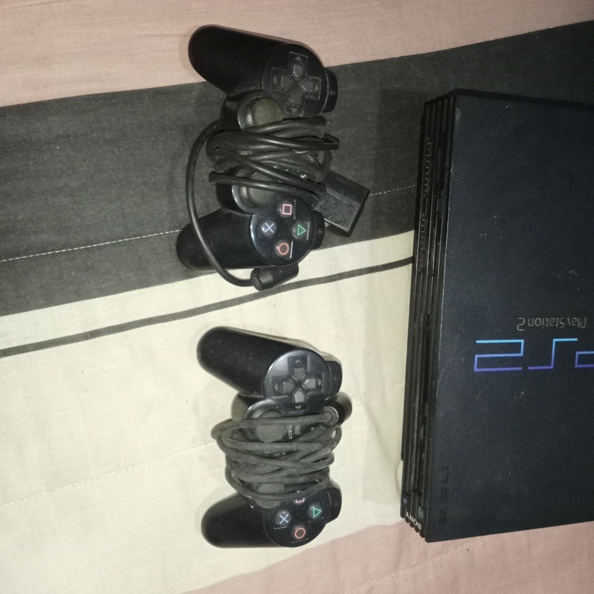 PlayStation 2 1 jogo e 2 comandos