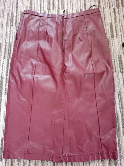 Spódnica ołówkowa z wysokim stanem bordowa ekoskórka suwak rozporek