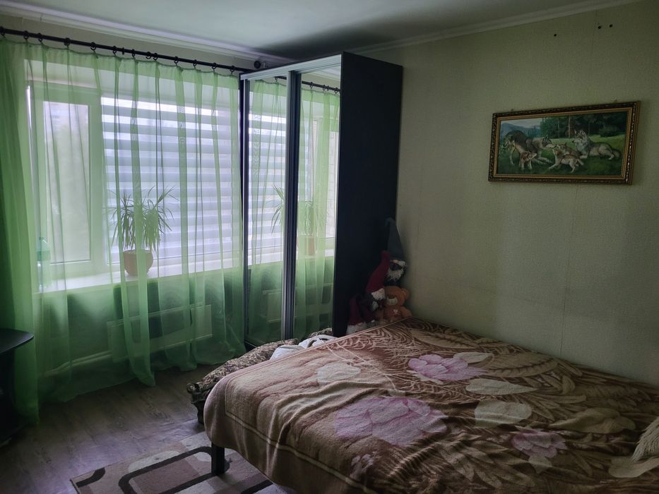 Кімната в гуртожитку 

Здам дві охайні кімнати,в гурт