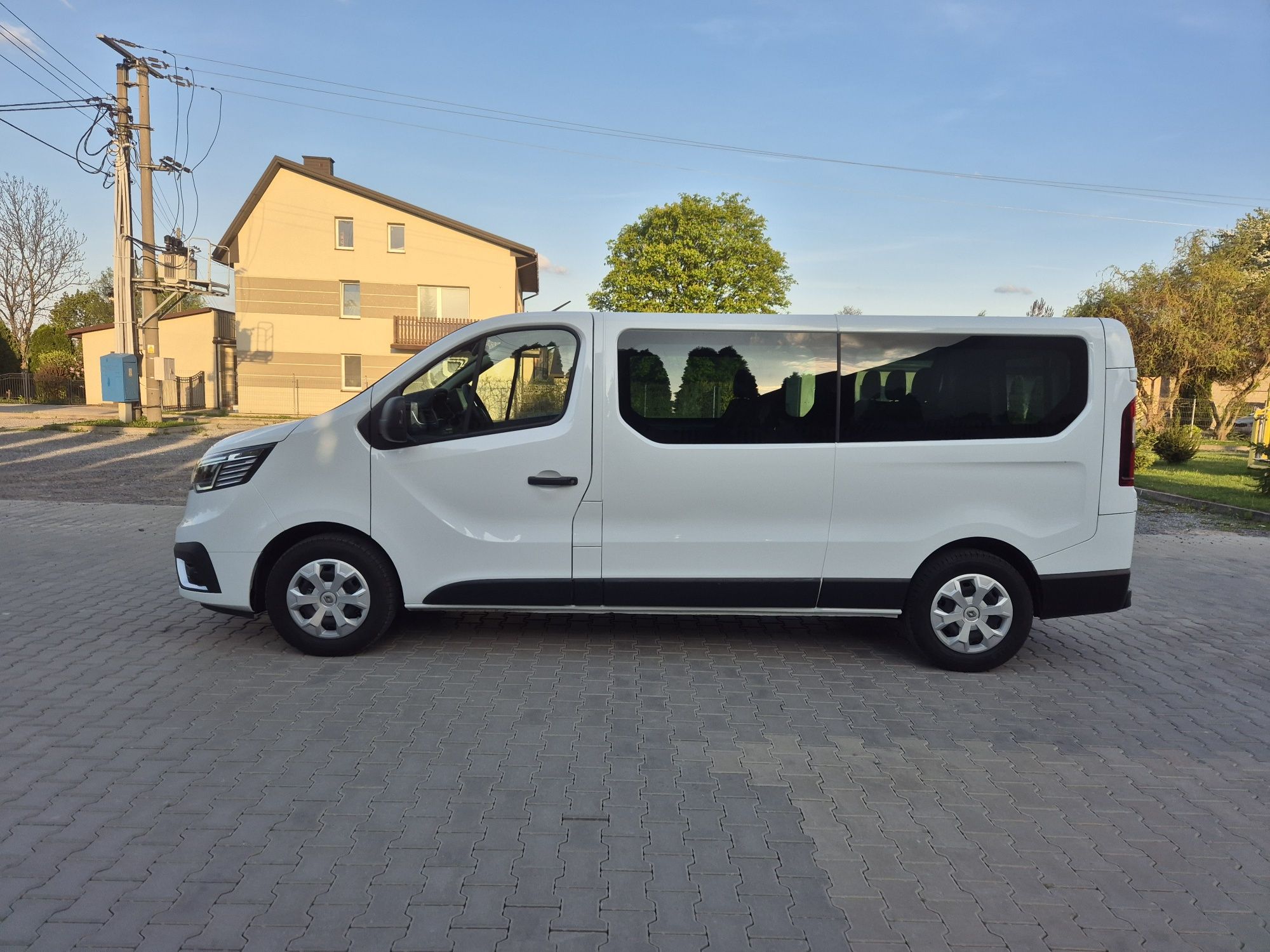 Renault trafi IV 2023 2.0dci 150km long 9 osobowy