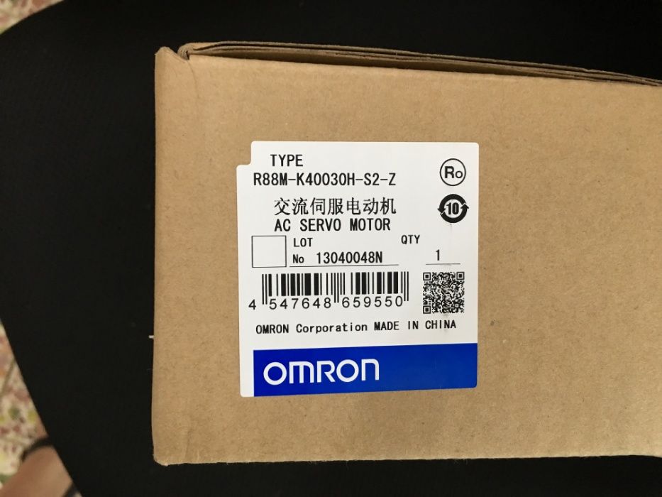 OMRON Servo Motor ( AC/DC ) R88M-K40030H-S2-Z