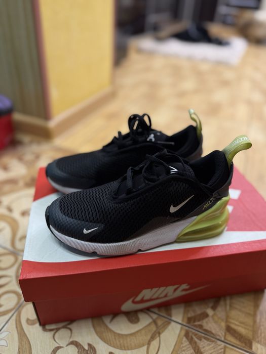 Продам NIKE AIR MAX 270