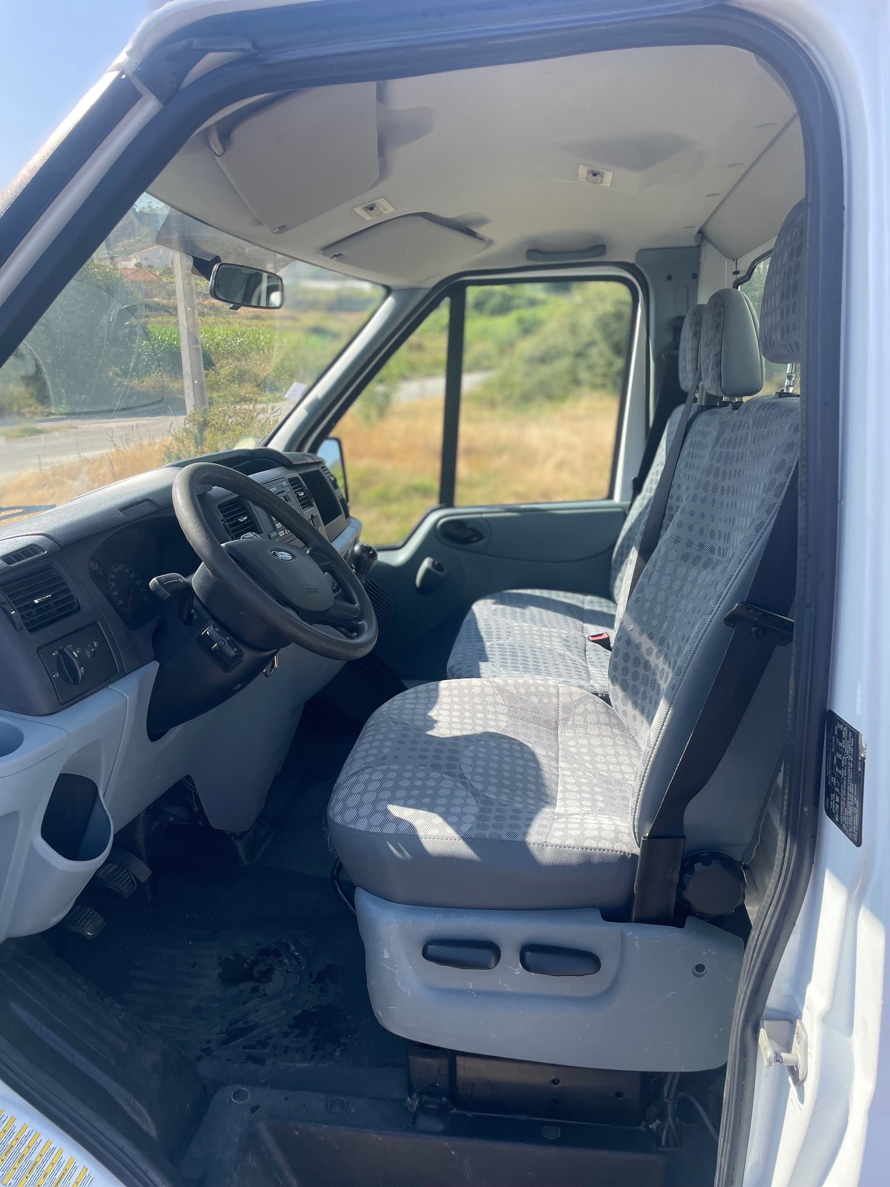 Ford transite bastante