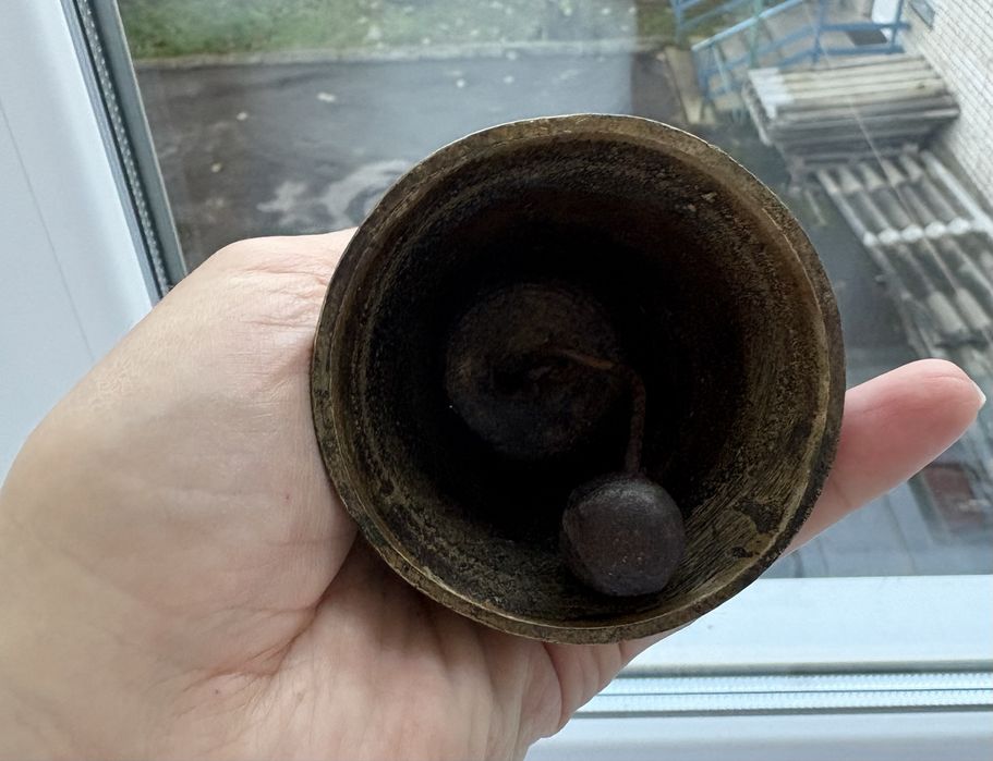 Продам металевий дзвін із маркуванням “HN” (якір)