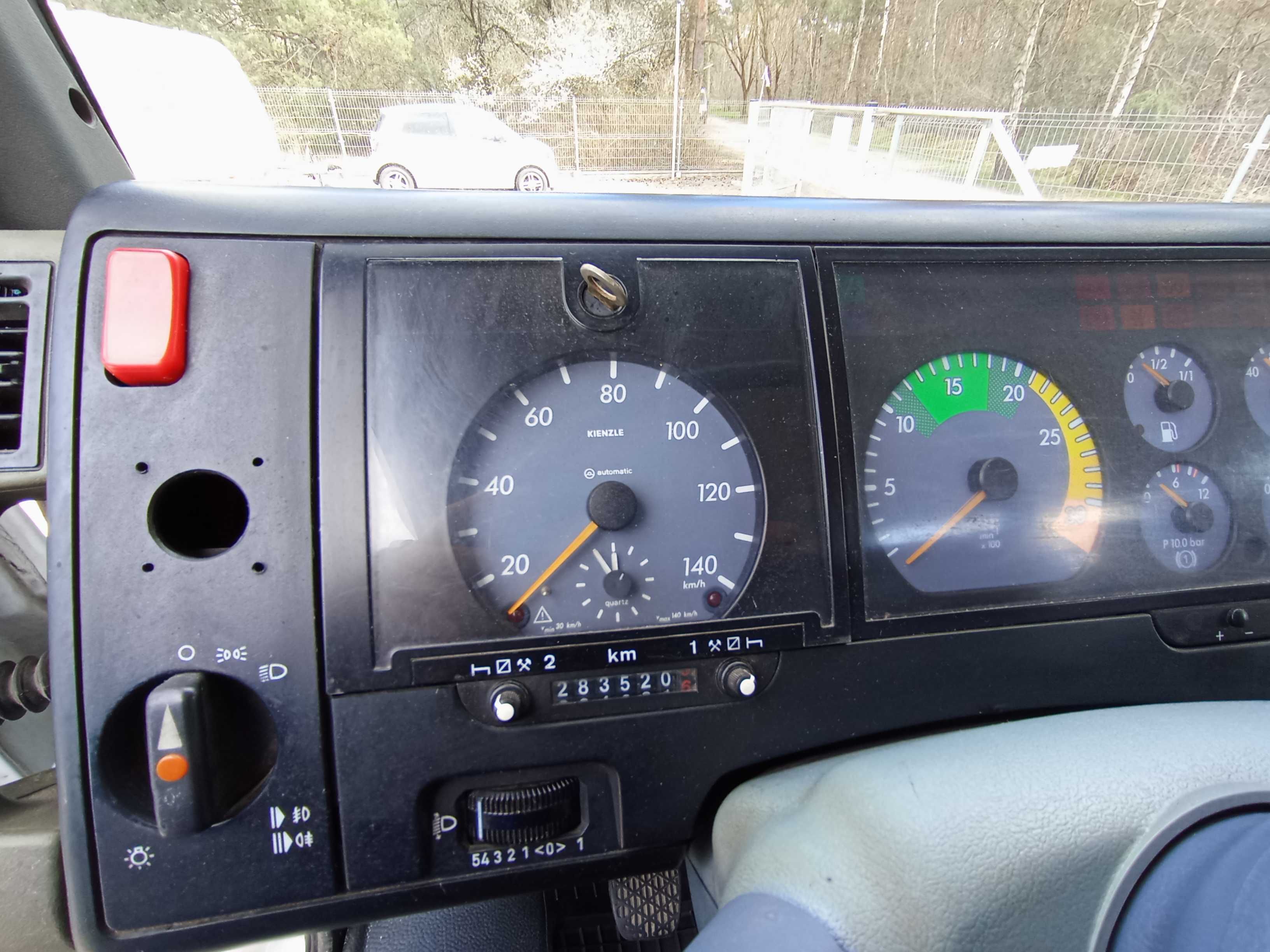 Mercedes-Benz 2002 r Vario 814 Wywrotka trzystronna NOWA