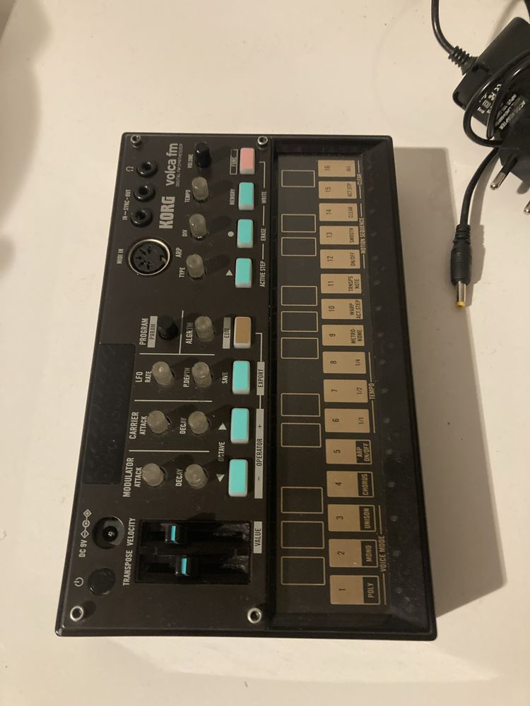 Korg volca  fm синтизатор