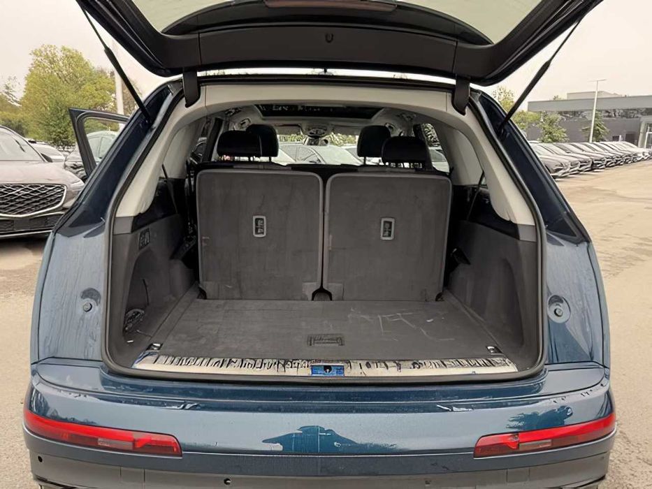 Audi Q7      2022