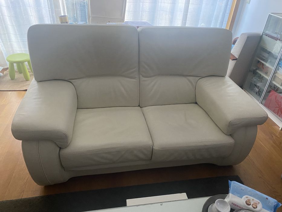 Sofá em pele genuina
