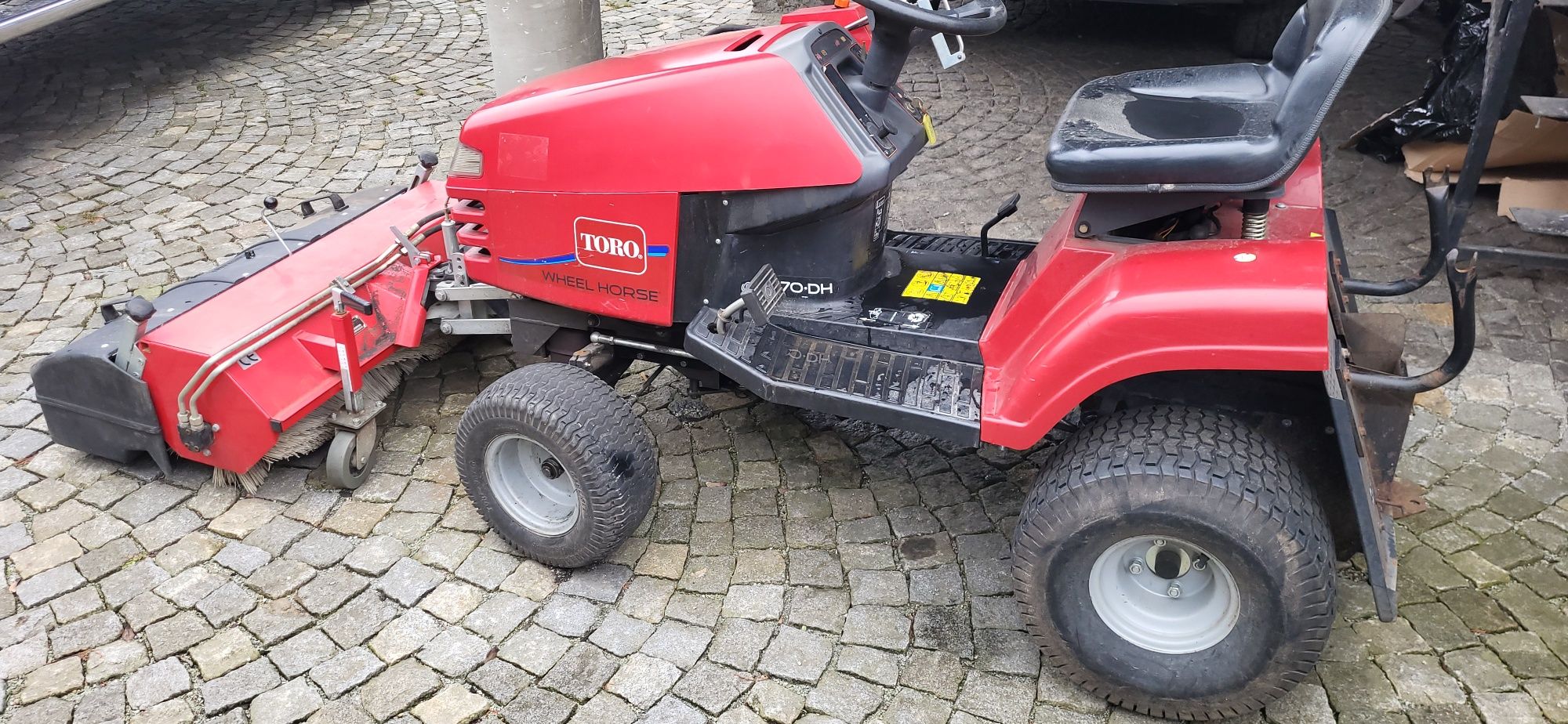 Traktorek toro + pług + zamiatarka komplet do odśnieżania