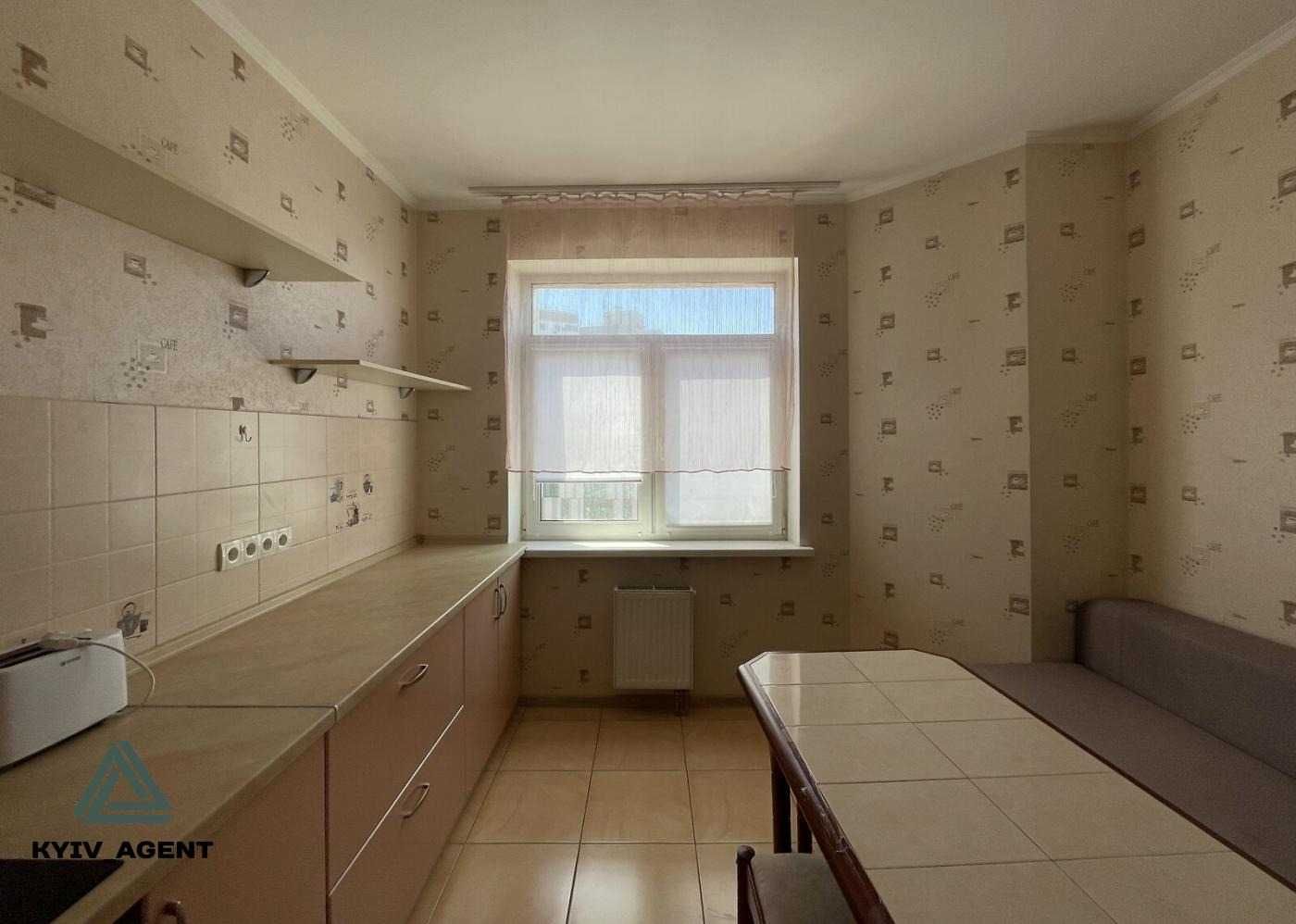 До метро 2-хвилини !!! Продаж квартири 50 м2 на вул. Олександра Мишуги