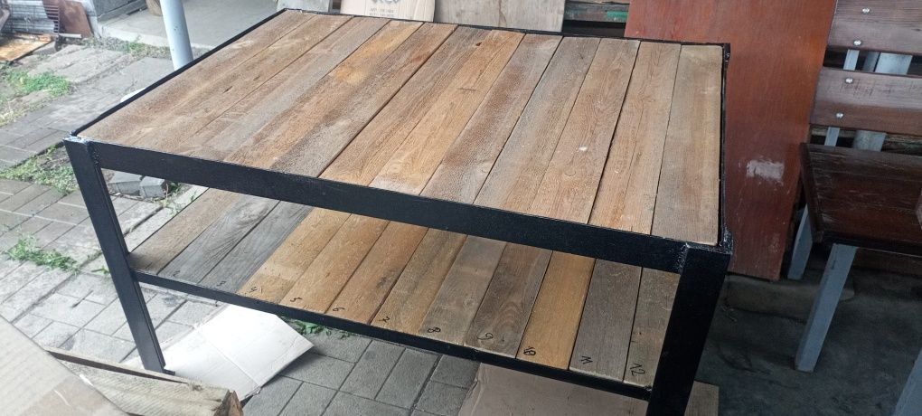 Продам стол крепкий