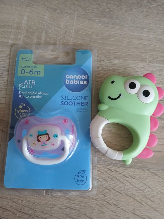 Smoczek niemowlęcy +grzechotka