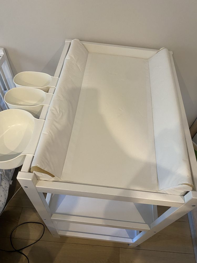 Przewijak dla niemowlaka + pojemniki IKEA