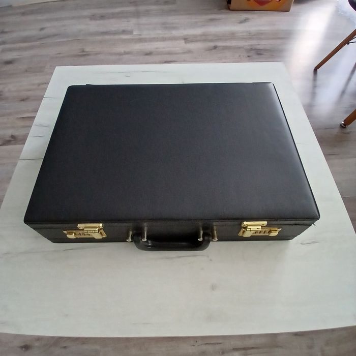 Walizka na szyfr neseser , aktówka. Czarna.