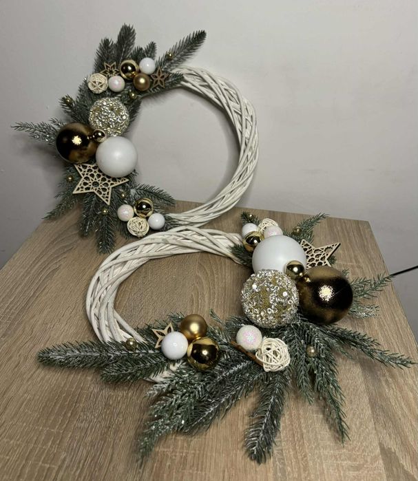 Zestaw wianków świątecznych na drzwi