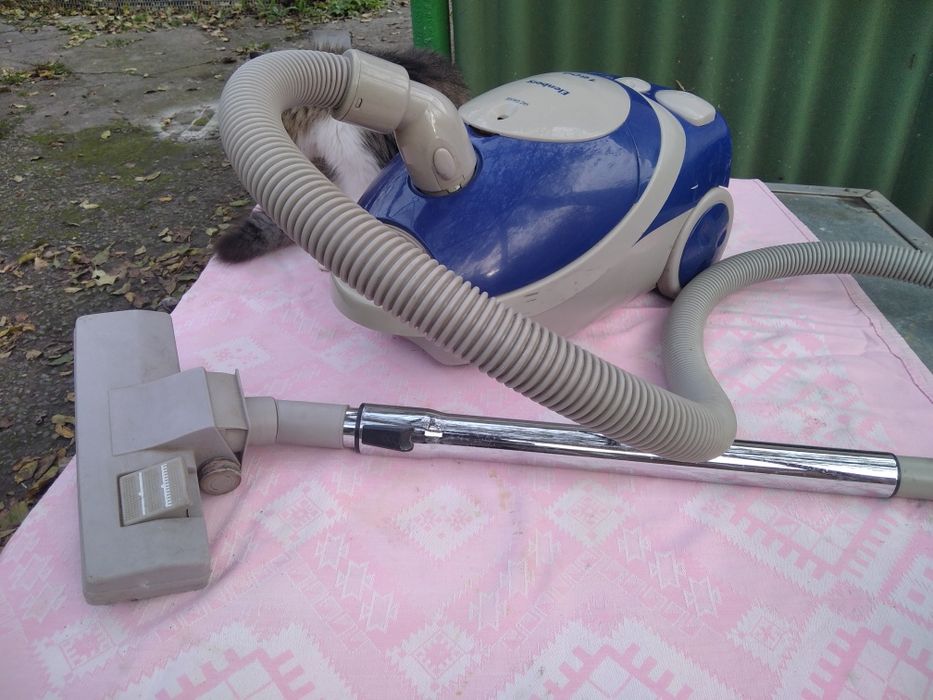 Пылесос бытовой рабочий