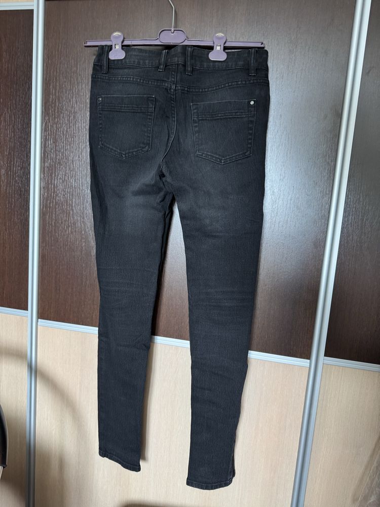 Czarne jeansy modern slim fit Esmara 36