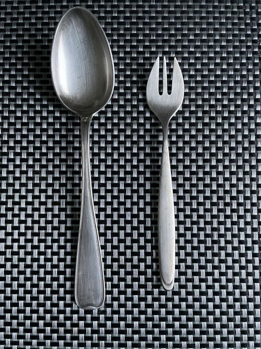 Posrebrzane łyżka i widelczyk.