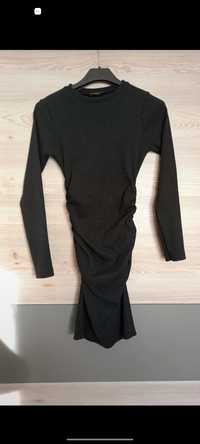 Damska sukienka czarna prążkowana