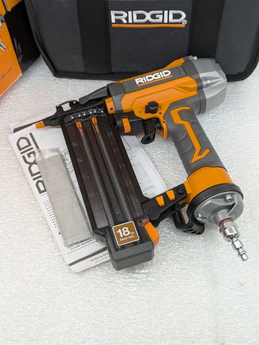 Ridgid R213BNF 18Ga Пневматичний фінішний нейлер