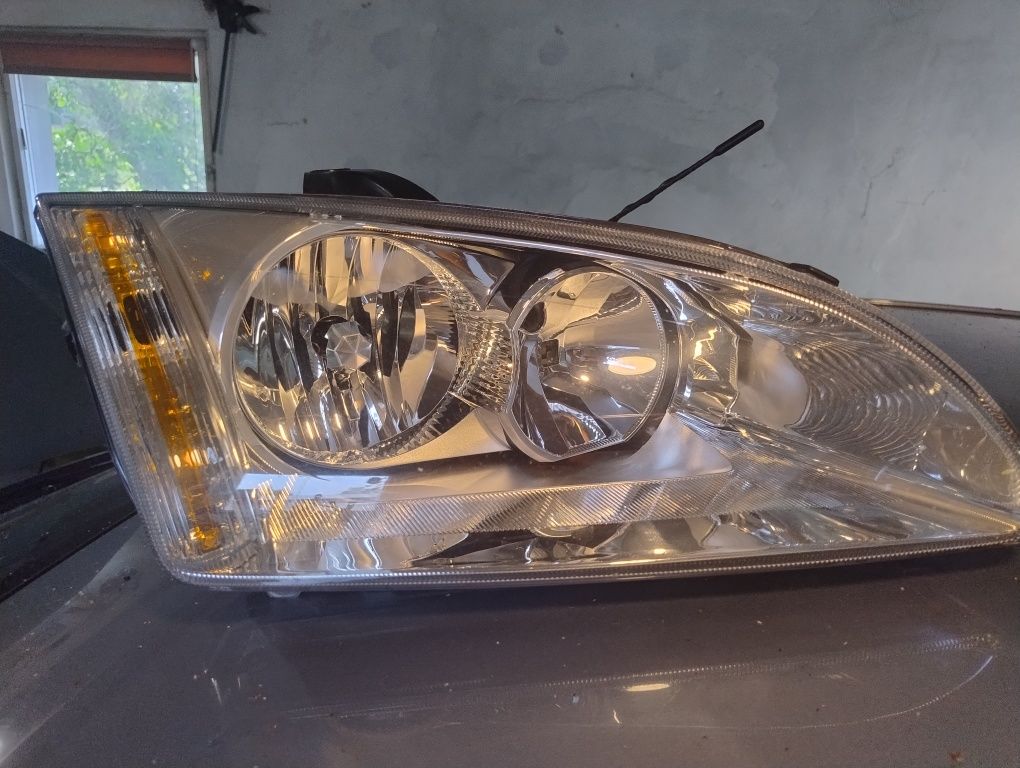 Lampy Ford Fokus prawa lewa