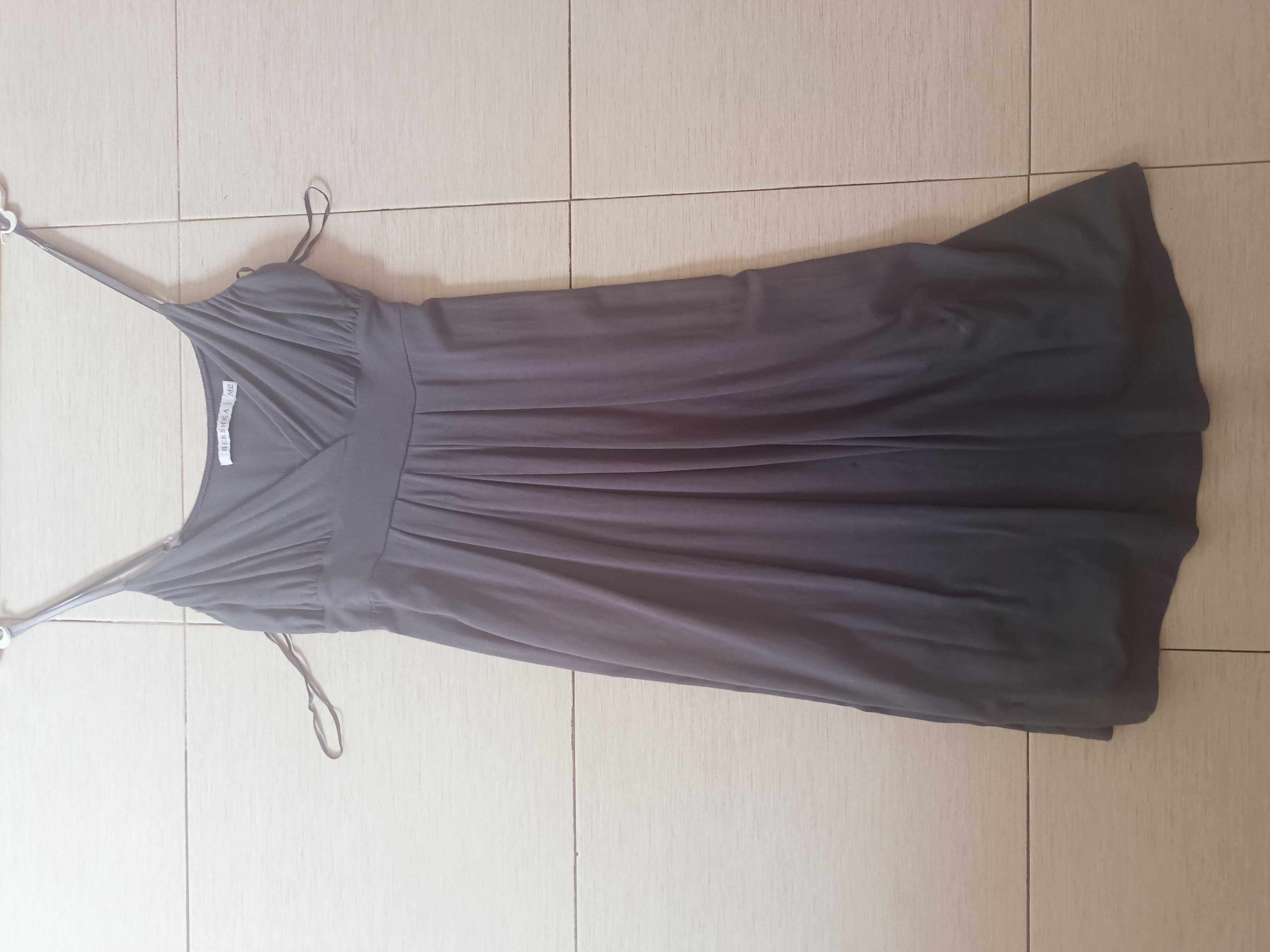 Vestido Bershka cinza