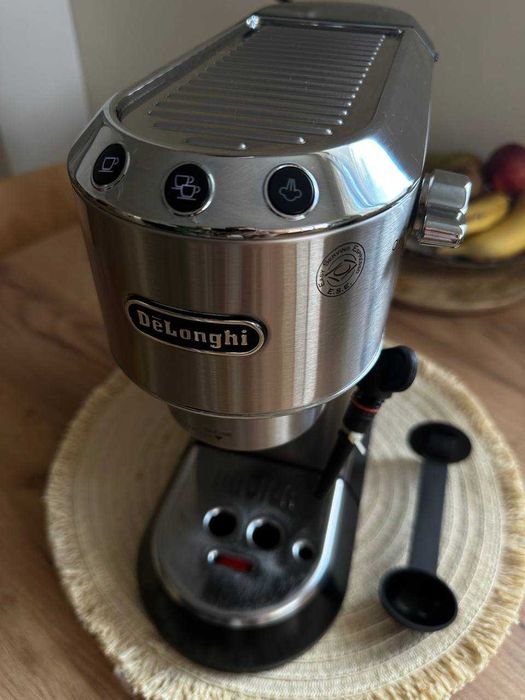 Ріжкова кавоварка DeLonghi EC 685.W рожковая кофеварка