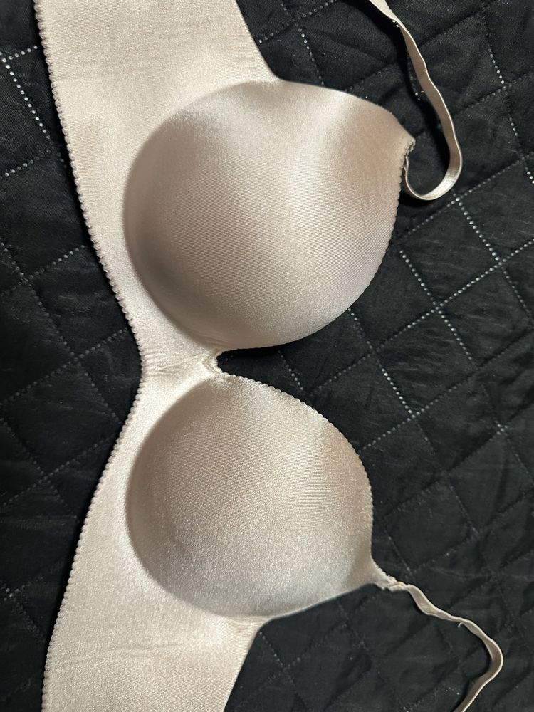 Biustonosz pudrowy roz 36C