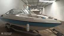 Vende-se Barco de recreio marca Chaparral em bom estado