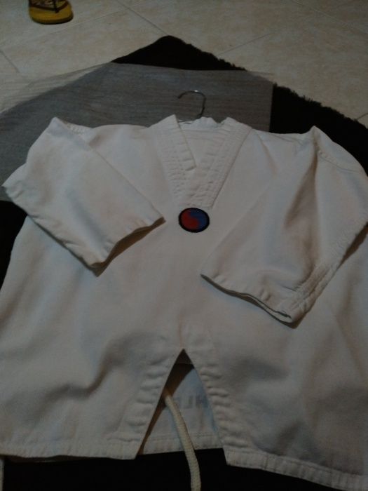 Taekwondo - fato veste 4-5 anos