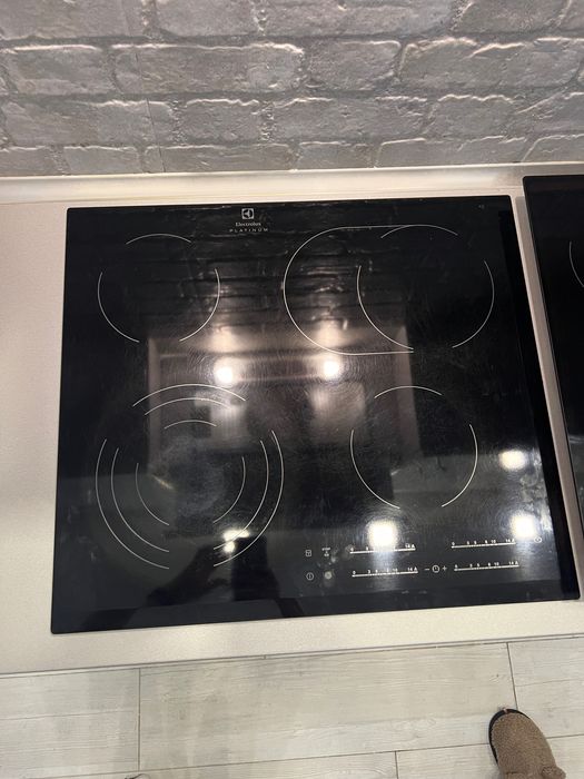 Варочна повехня Electrolux EHF96547FK