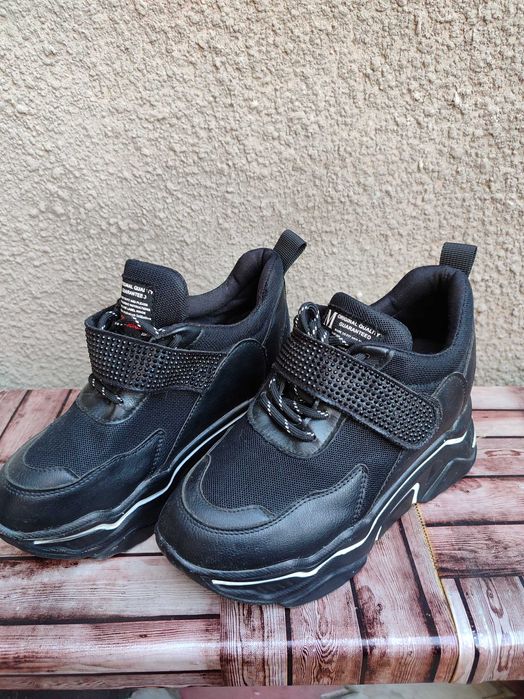 Жіночі кросівки на високій підошві р.37