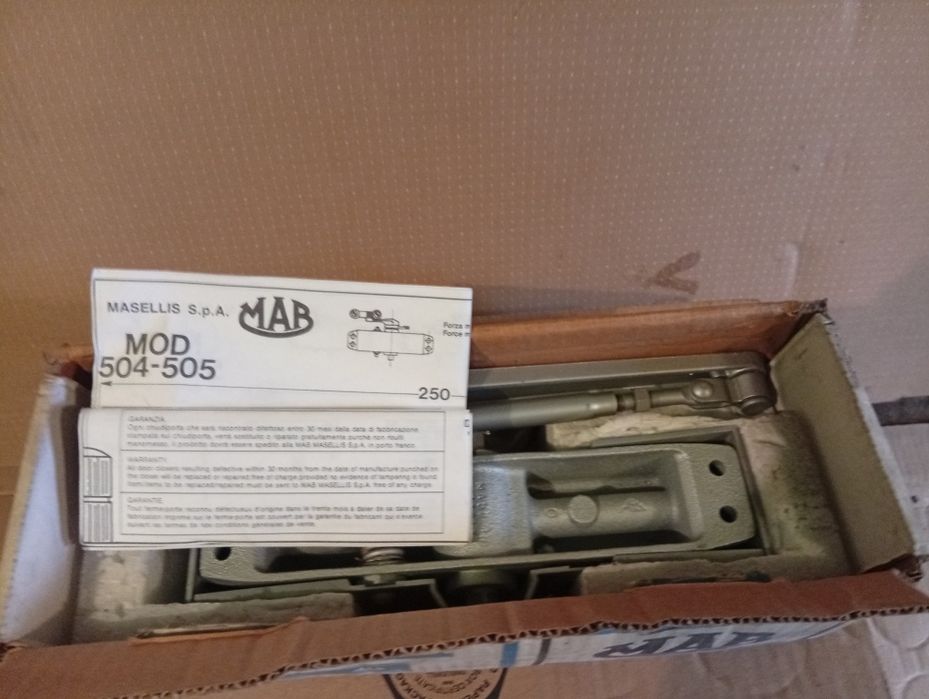 Продам даводчик дверной