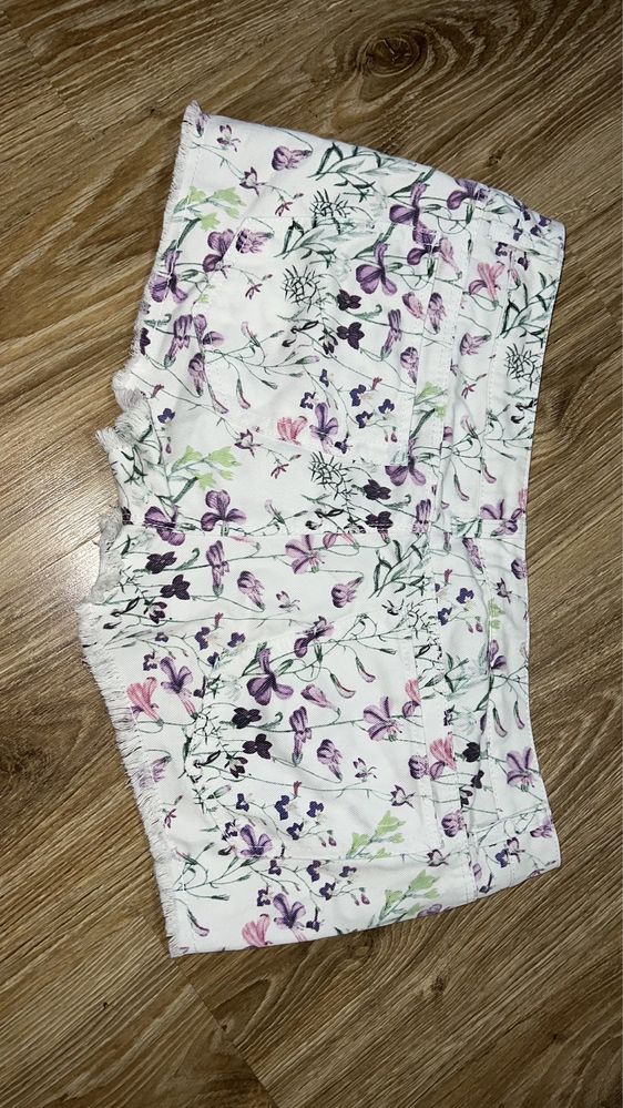 Krótkie spodenki damskie w białe w kwiaty jeans  36 S