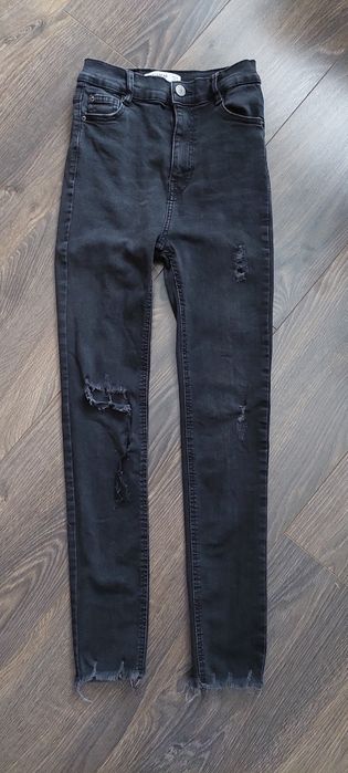 Spodnie dżins czarne rurki z wyższym stanem firmy Pull&Bear 32