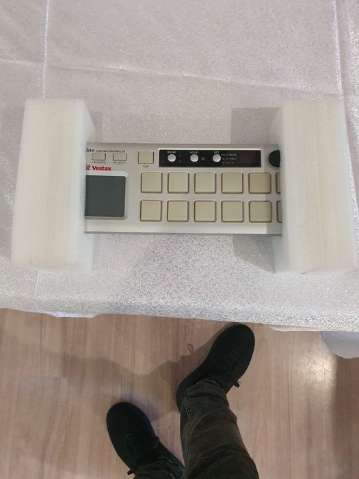 Міді контролер Vestax Pad one