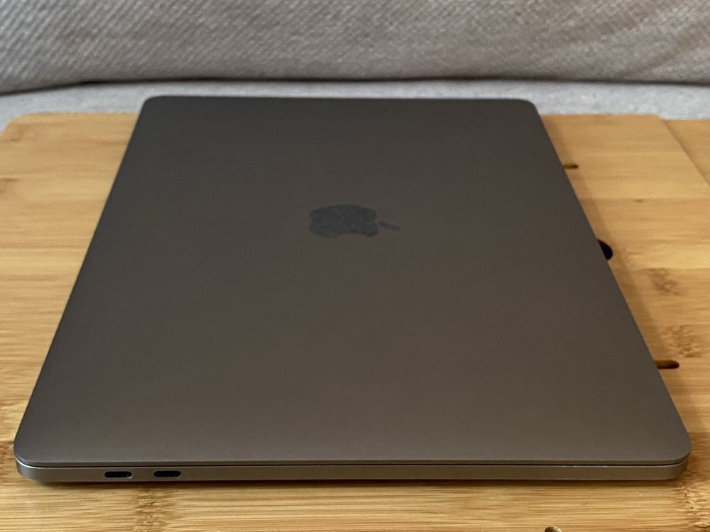Ноутбук Apple MacBook Pro 2018 рік i7 16GB 512GB SSD. Відмінний стан.
