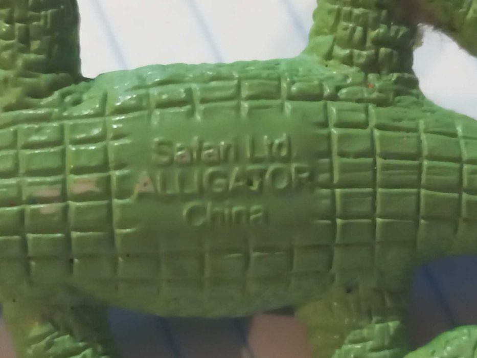 игрушка фигурка аллигатор пластик и резина тянется ящерица и крокодил