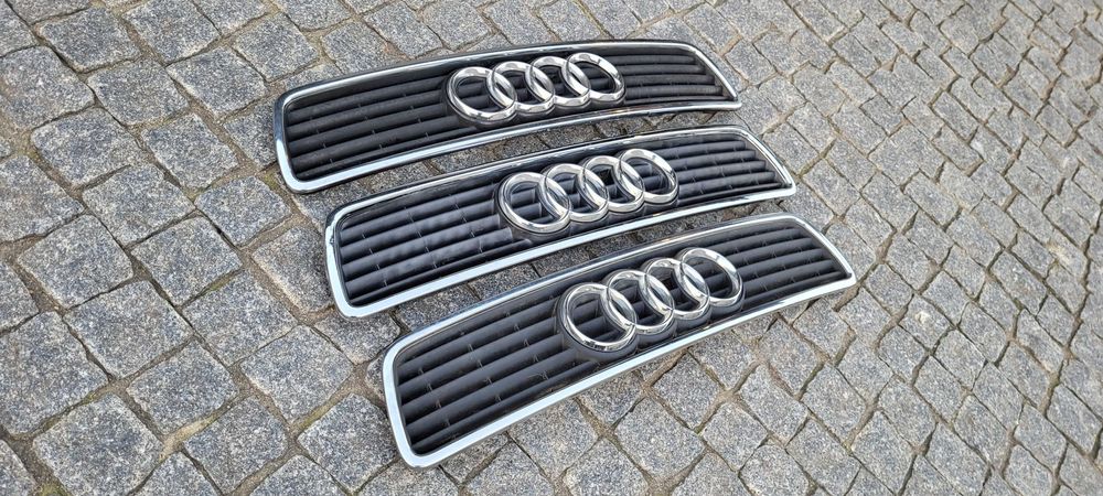 AUDI A4 B5 (8D)- Grelhas Capô ORIGINAIS em Excelente Estado