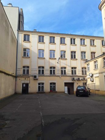 Miejsca postojowe na wynajem na dziedzińcu Piotrkowska 57 Łódź